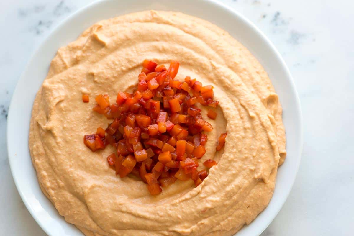 Irresistible Roasted Pepper Hummus - Karinokada