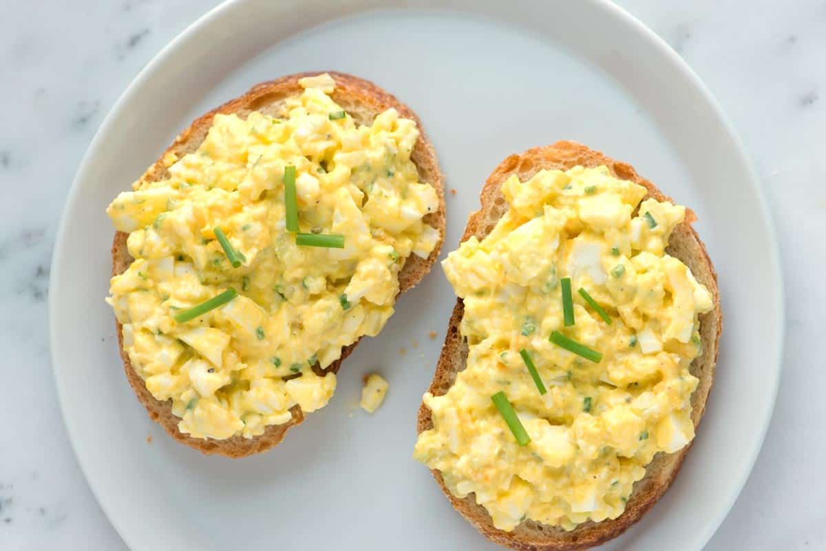 https://www.inspiredtaste.net/wp-content/uploads/2013/06/Egg-Salad-Recipe-2-1200.jpg