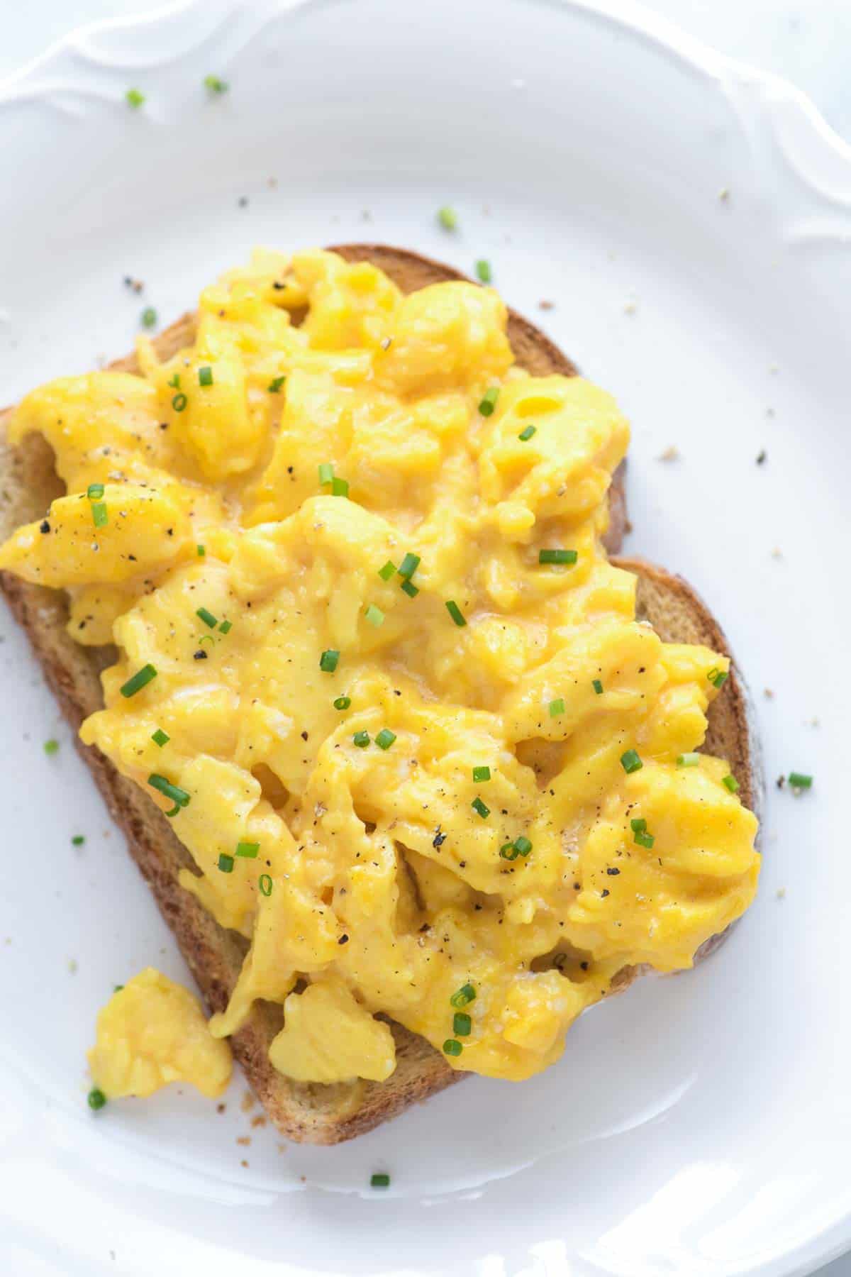 Creamy Slow Cooker Scrambled Eggs - Slow Cooking Perfected