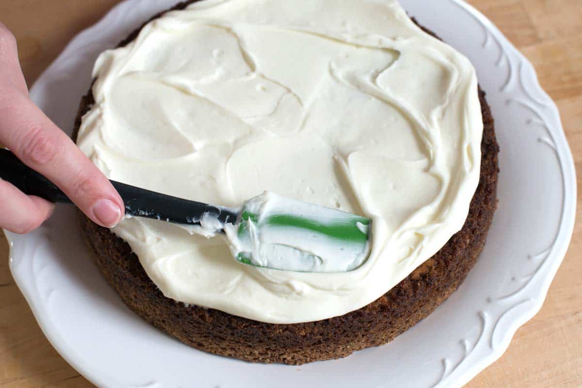 Frosting carrot cake