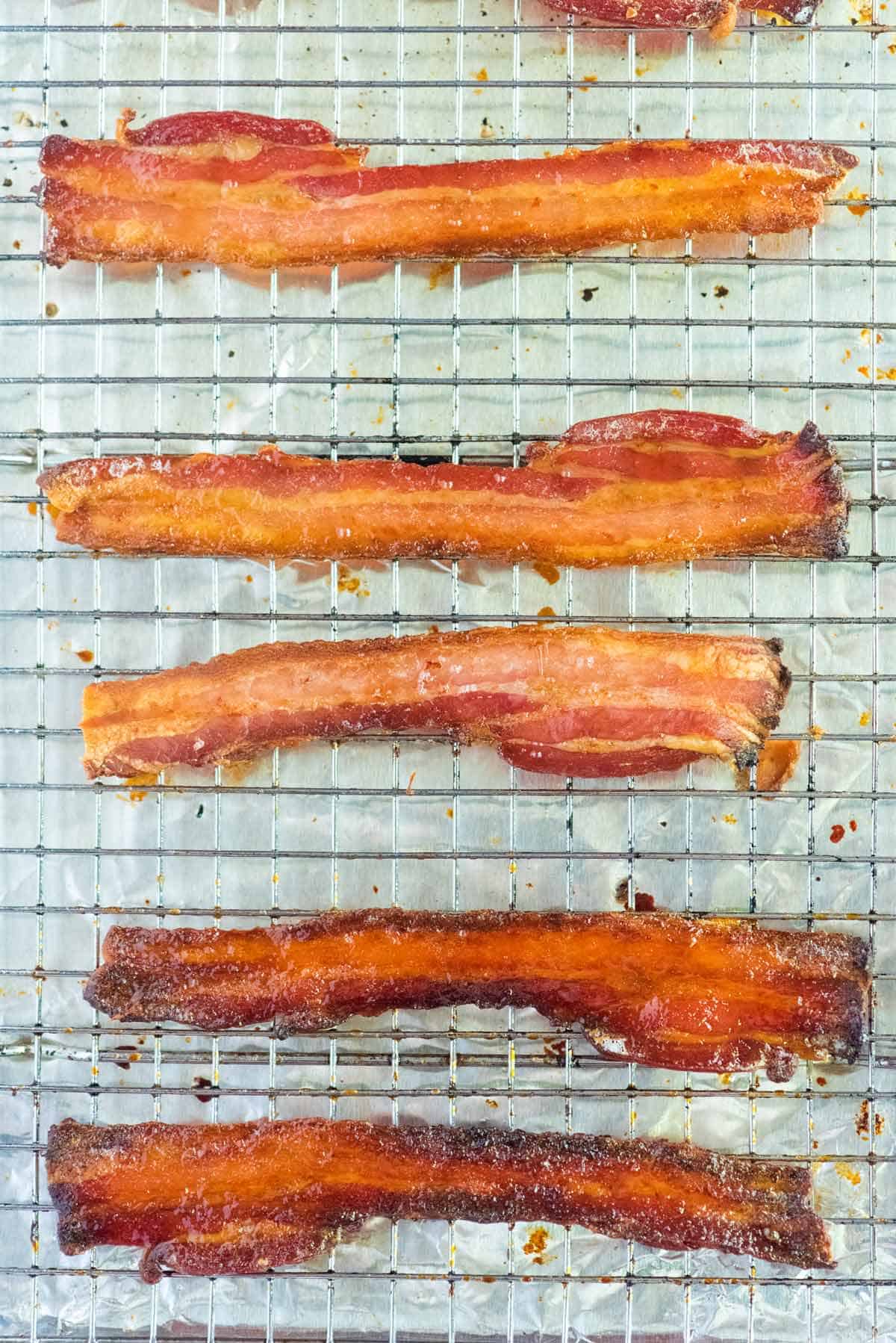https://www.inspiredtaste.net/wp-content/uploads/2017/01/How-to-Bake-Pepper-Honey-Sriracha-and-Maple-Bacon-1200.jpg