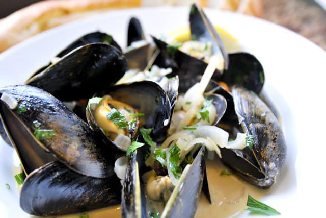 Steamed Mussels in White Wine Broth