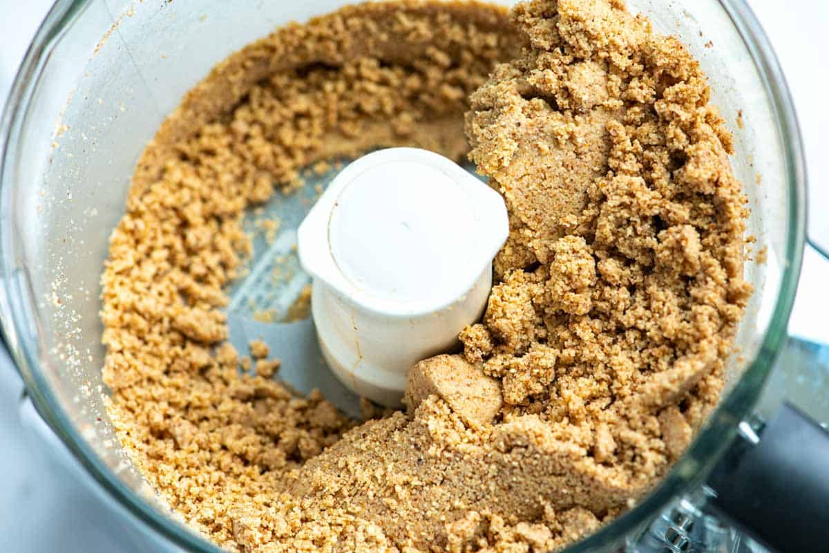 How To Make Almond Butter (Super Creamy Recipe!)