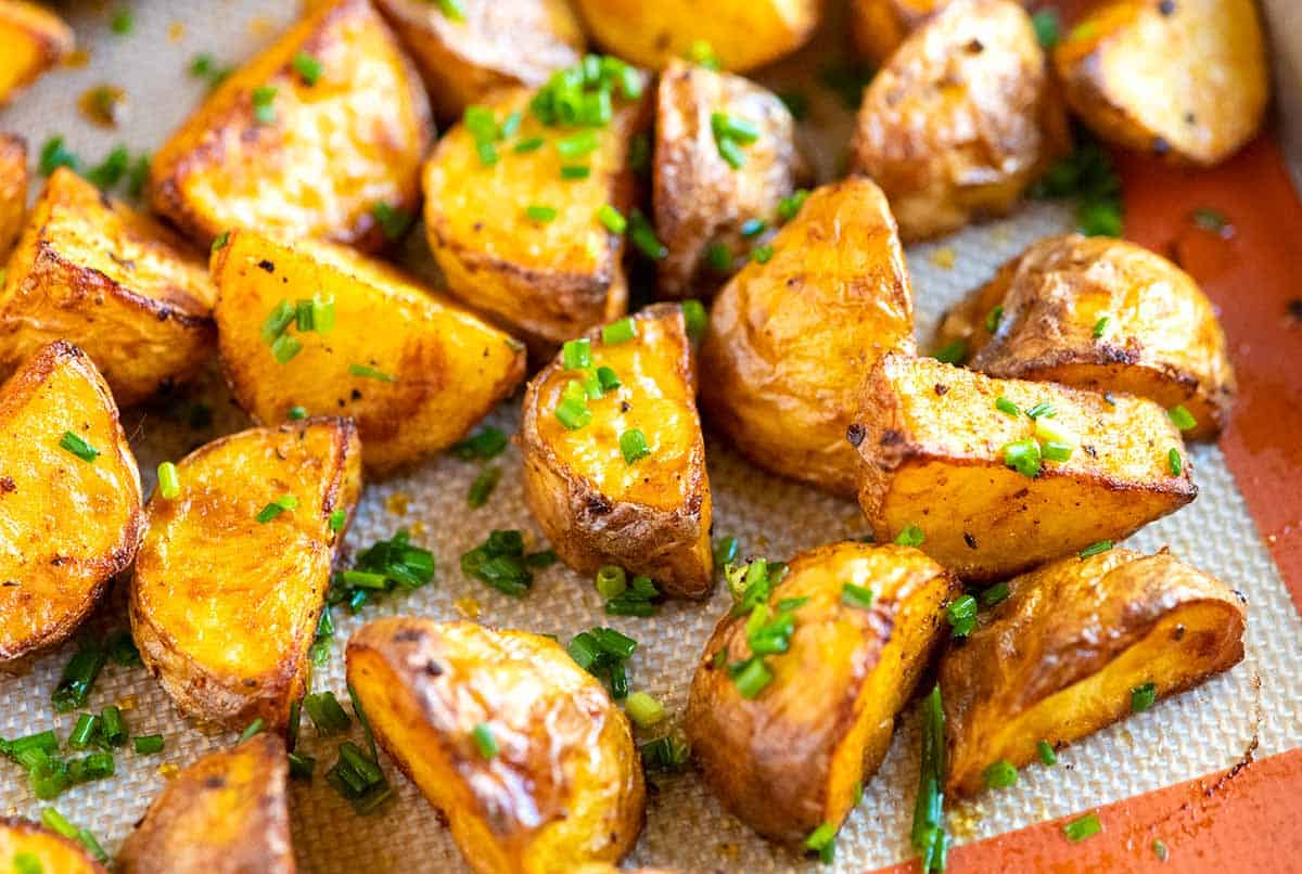Crispy Roasted Potatoes with Garlic and Herbs