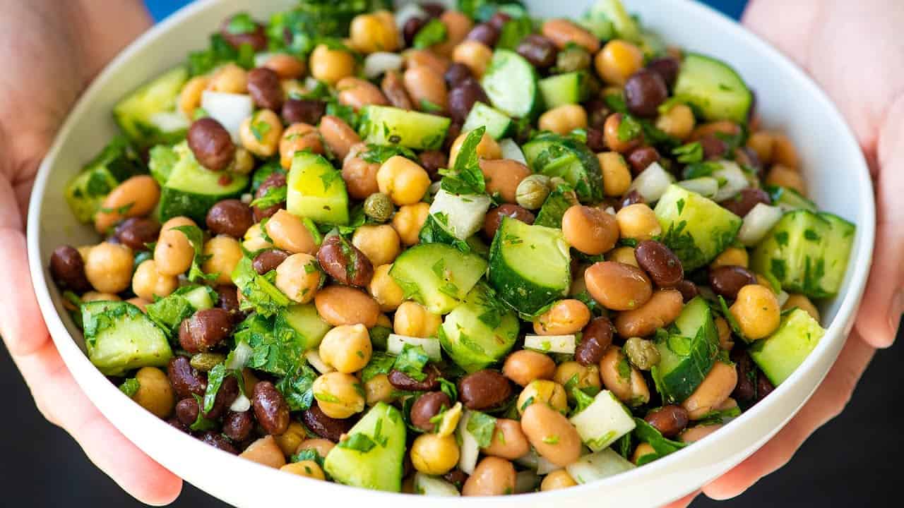 3 ways to build up a Chopped Salad Kit with The Dairy Dietitian  Are you  looking for some easy ways to include more vegetables in your diet? Well,  here you have