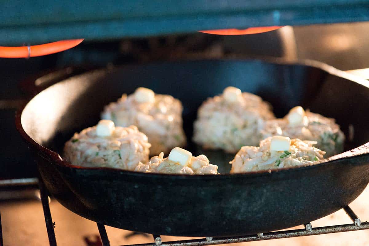 How to broil crab cakes
