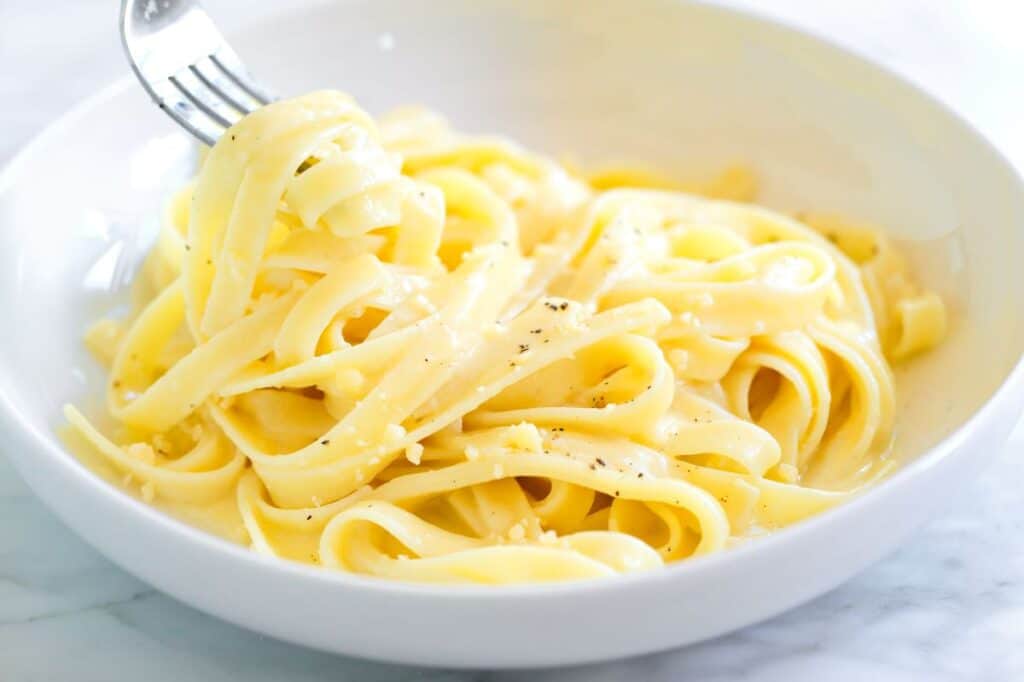 Easy Fettuccine Alfredo Karinokada