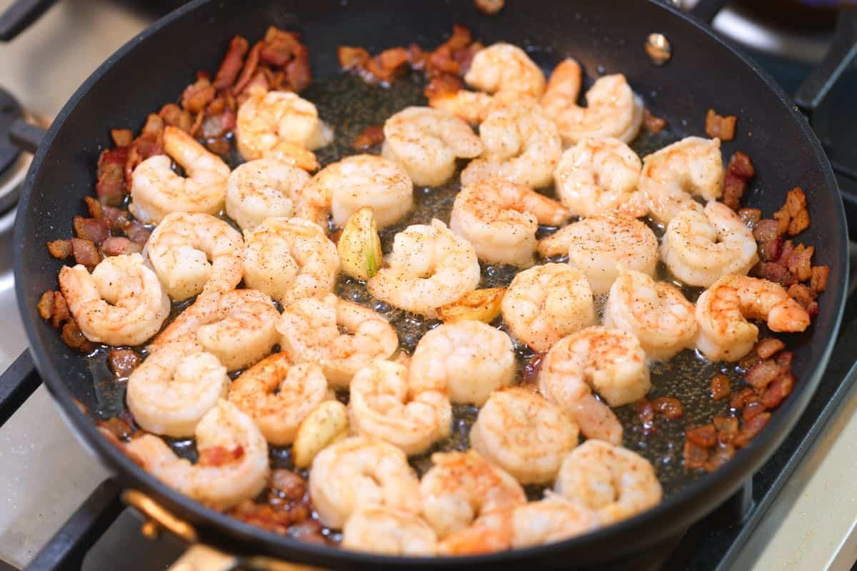 How to Make Shrimp Carbonara: Cooking the shrimp with garlic in rendered bacon fat