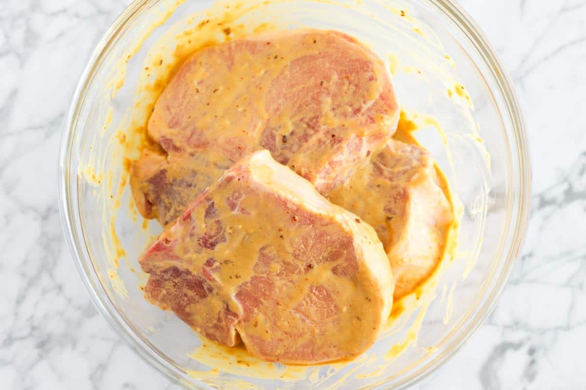 How to make pork chop marinade: Pork chops are marinated in thick marinade